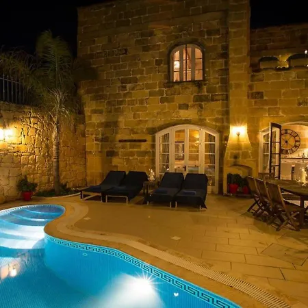 Betty Cake House & Pool