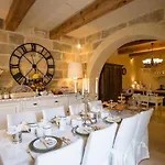 Betty Cake House & Pool Qala
