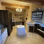 Betty Cake House & Pool Qala
