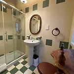 B&B Betty Cake House & Pool