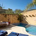 Betty Cake House & Pool B&B Qala