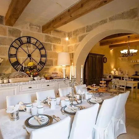 Betty Cake House & Pool Qala