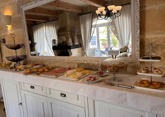 Betty Cake House & Pool Qala